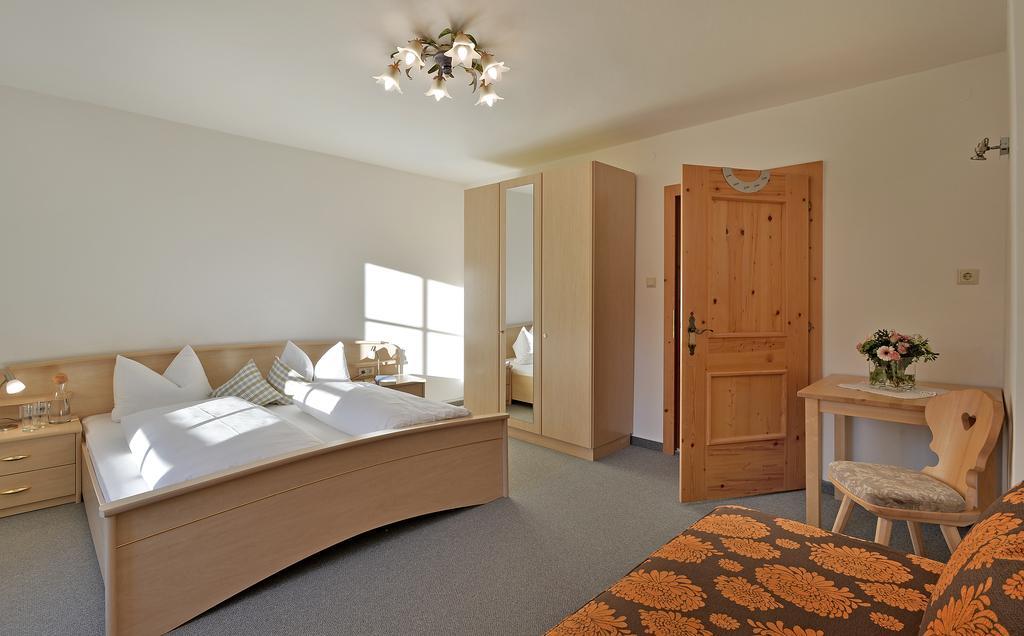 Haus Sonnenschein Apartment Hart im Zillertal Room photo