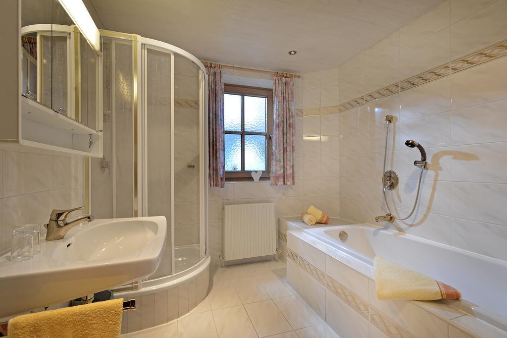 Haus Sonnenschein Apartment Hart im Zillertal Room photo